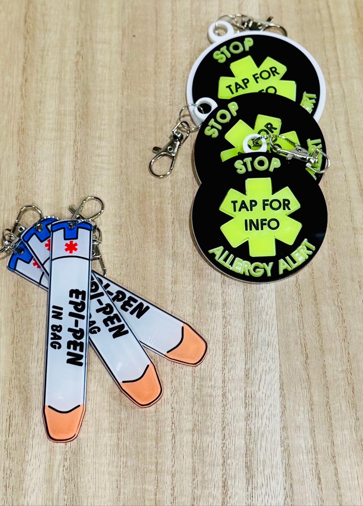 Allergy alert set - NFC tap-for-info discs and Epi-Pen in bag tags