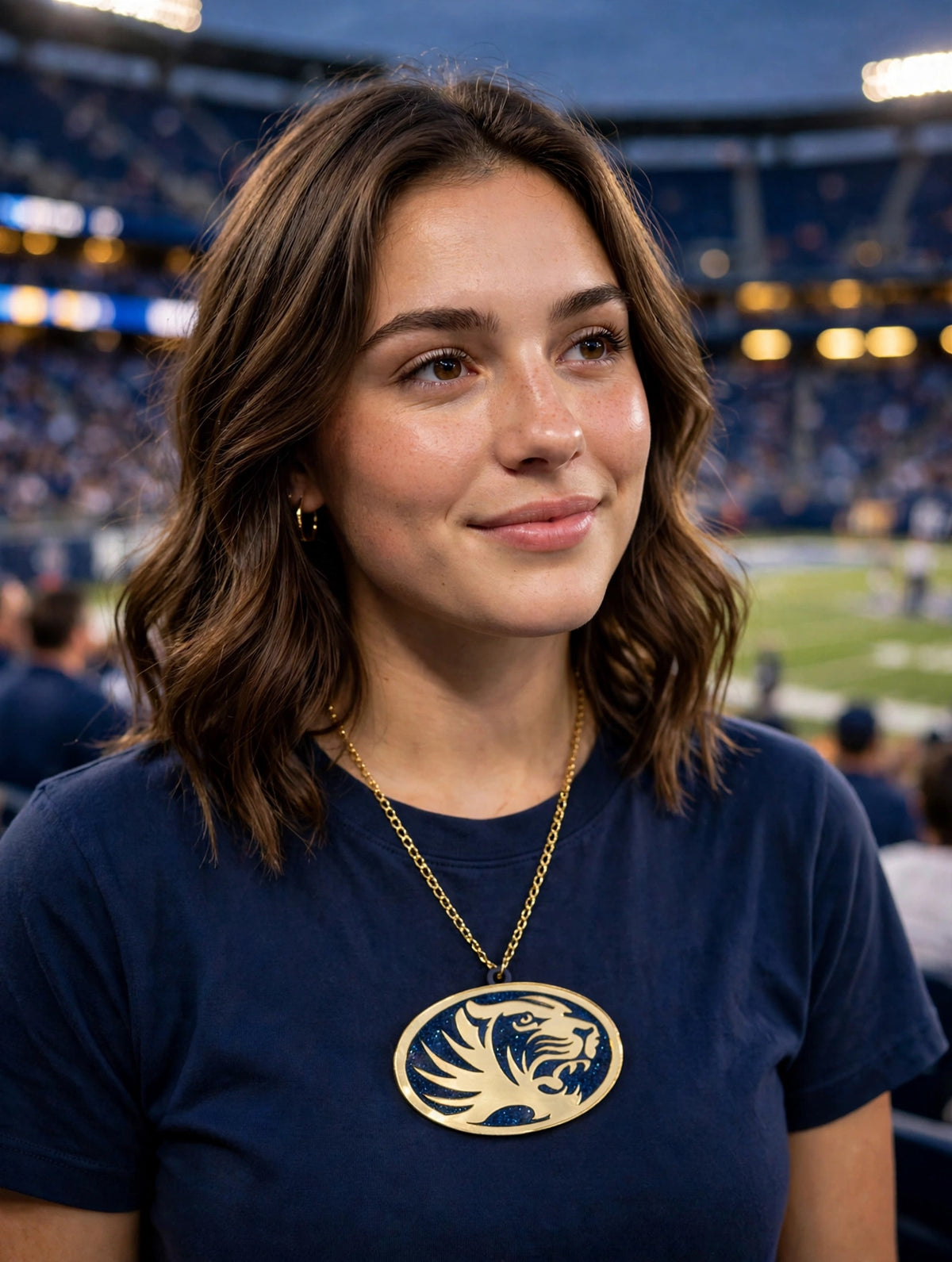 Tiger necklace chain worn at the stadium